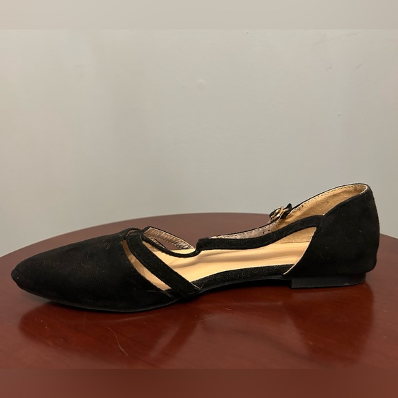 Vegan Suede Black T-Strap Flats, size 39 - Picture 3 of 9